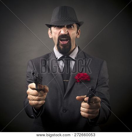 Poster: The Elegant Oldfashioned Gangster Or