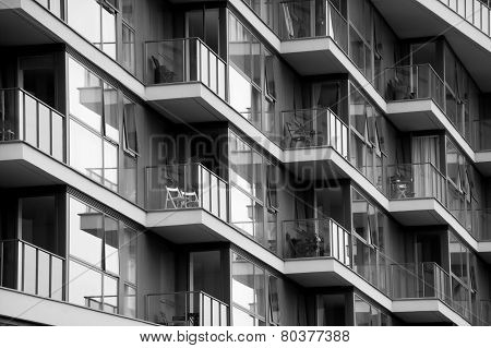 Balcony сток-фотографии, графику и векторные иллюстрации (ст.