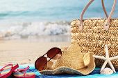 pic of beach  - Summer beach bag with straw hat - JPG 