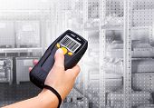 picture of scan  - Handheld Computer for wireless barcode scanning identification - JPG 