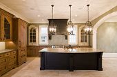 pic of opulence  - opulent kitchen in complementary colors with granite island - JPG 