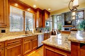 foto of home  - Mountain luxury home with wood kitchen and granite countertop - JPG 
