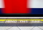 foto of gap  - Mind the gap - JPG 