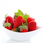 foto of food  - Fresh strawberries in bowl isolated on white background - JPG 