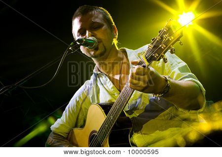 คอนเสิร์ตของ Ilya Chert ในเซนต์ปีเตอร์สเบิร์ก