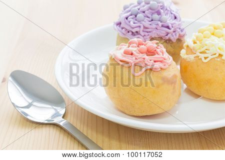 Highlight At Red Choux Or Profiterole Or Eclair In White Dish And Spoon