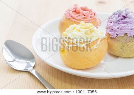 Highlight At Yellow Choux Or Profiterole Or Eclair In White Dish And Spoon