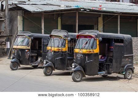 Auto Rickshaw Taxi On A Road In Srinagar, Kashmir, India.
