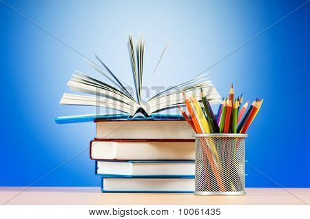 Volta ao conceito de escola, com livros e lápis