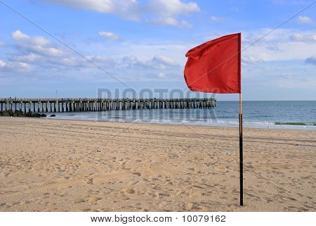 ธงสีแดงที่ชายหาด