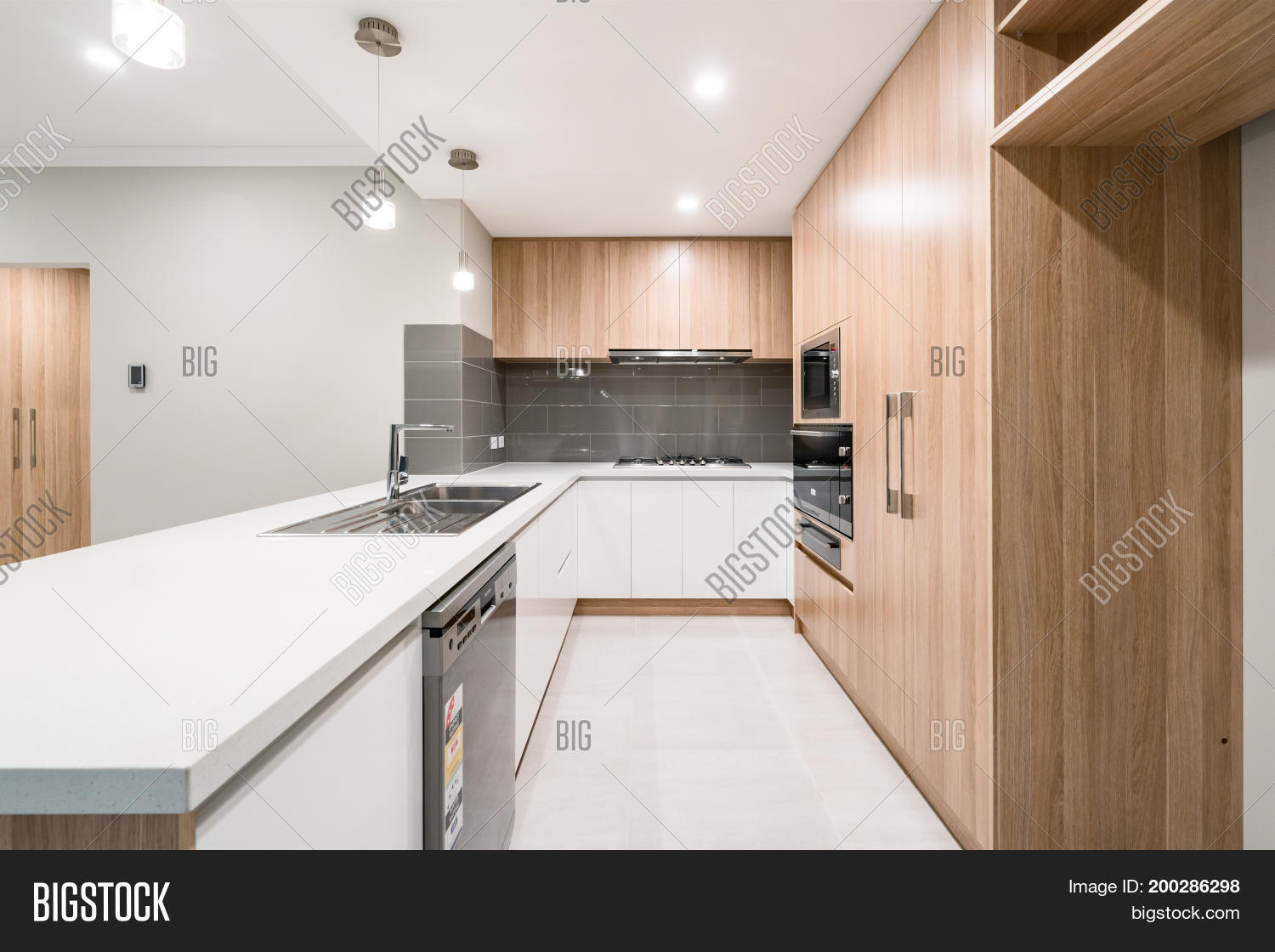 Modern Australian Home Image Photo Free Trial Bigstock