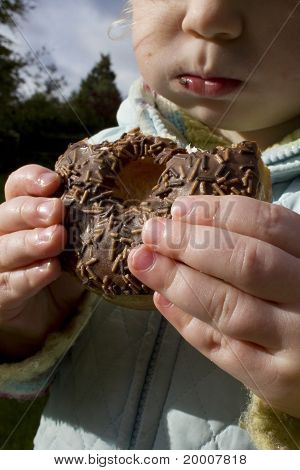 Dziecko przekąski na niezdrowe czekolada pączek