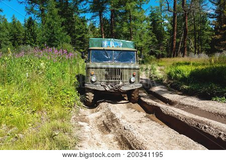 Heavy Powerful Truck-terrain Vehicle With Off-road Wheels