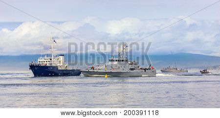 Naval military exercises in the Pacific ocean (seizure of a ship with hostages)