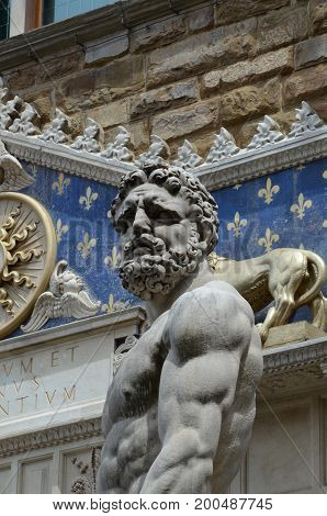 The statue of Hercules and Cacus by Bandinelli (1533)