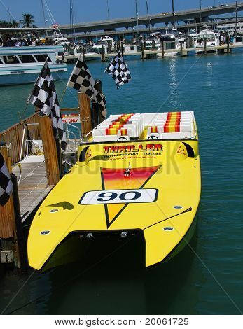 Sppedboat voor de Thrill rides