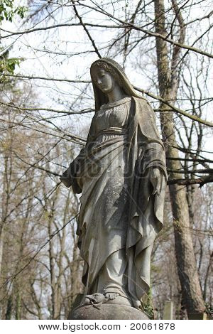 Estatua de la Virgen María