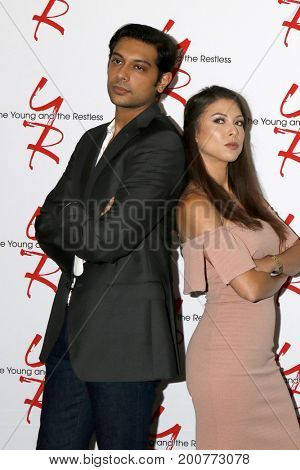 LOS ANGELES - AUG 19:  Abhi Sinha, Laur Allen at the Young and Restless Fan Event 2017 at the Marriott Burbank Convention Center on August 19, 2017 in Burbank, CA