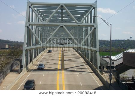 Ponte sobre o rio Ohio