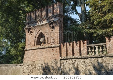 Cernusco sul Naviglio (Milan Lombardy Italy): historic walls