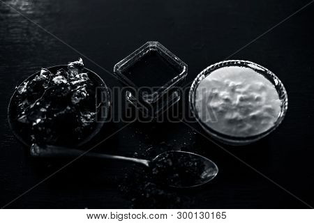 Ingredients Of Tamarind Face Pack On Wooden Surface Which Are Raw Tamarind,raw Curd Or Yogurt And Ro