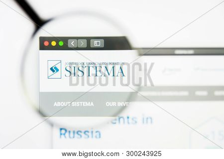 Los Angeles, California, Usa - 8 April 2019: Illustrative Editorial Of Sistema English Website Homep