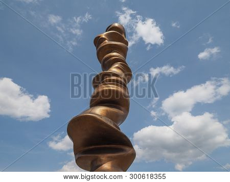 Punti Di Vista (points Of View) Sculpture By Tony Cragg In Turin