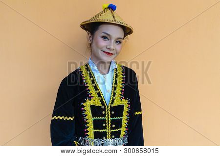 Labuan,malaysia-may 12,2019:potrait Of Kadazandusun Girl In Traditional & Colorful Costume In Labuan