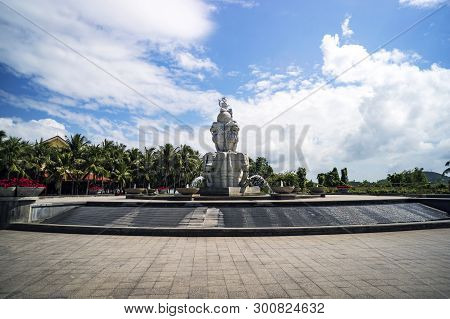 Vinpearl Resort, Nha Trang, Vietnam - 05.01.2019: Lion And Elephant Sculpture At The Vinpearl Amusem