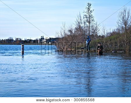 Bemidji, Mn - 11 May 2019: Fishermen Fishing In Lake Bemidji Near Bridge Over The Mississippi River 