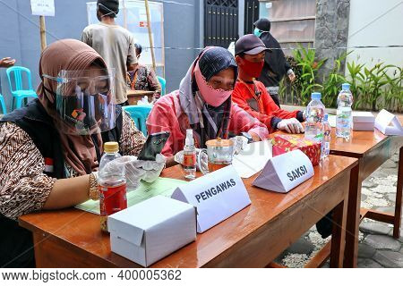 Election Activities For The Mayor Or Regional Head At One Of The Polling Stations, Pekalongan, Decem