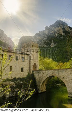 Roman Bridge, San Vittore Delle Chiuse, Marche, Italy.