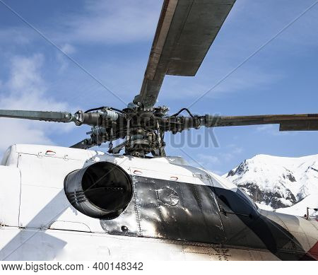 Rotor, Base Of The Blades And The Turbine Nozzle Did Not Exist In The Helicopter Rotor Against The B