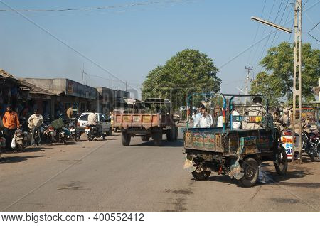 Gujarat, India-february 1, 2010: Cityscape In The Village Of Dhari.