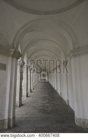 Vicenza, Italy - April 18, 2006: Porch And Arcades Cover The Ascension Path, Viale Dieci Giugno, Tow