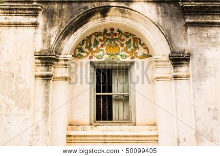 Shan stile tempio vecchio Windows In Wat Papoa, Tailandia Chiang mai