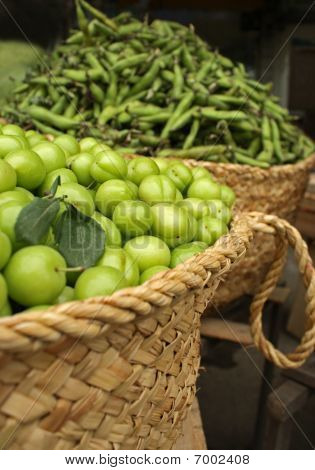 Fruits verts dans le panier