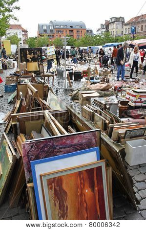Flea Market At Place Du Jeu De Balle (vossenplein) In Brussels