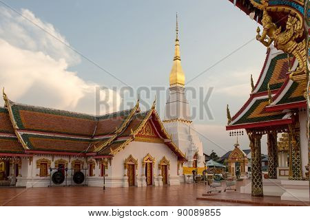 Wat Phra That Choeng Chum