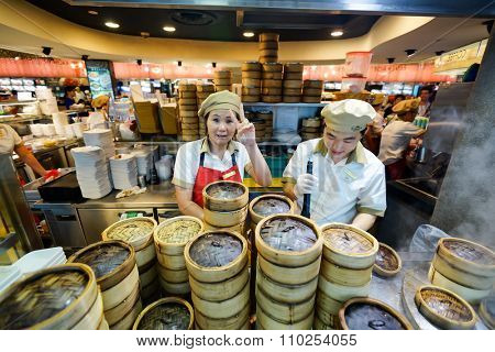 SINGAPORE - NOVEMBER 08, 2015: workers of the food court of The Shoppes at Marina Bay Sands. The Shoppes at Marina Bay Sands is one of Singapore's largest luxury shopping malls