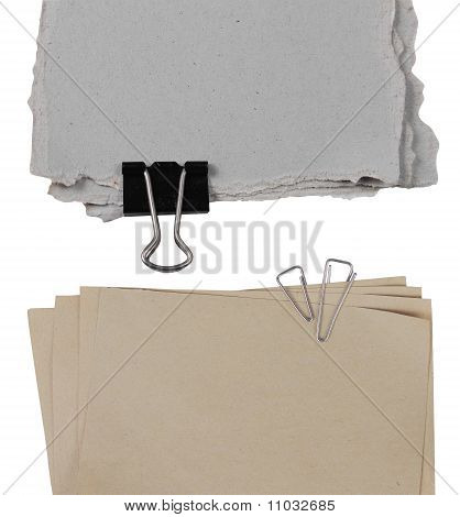 papel ligado com pino e grampo de papel