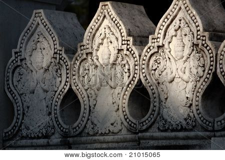 แกะสลักบนผนังที่เจดีย์ชเวดากอง