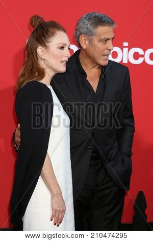 LOS ANGELES - OCT 22:  Julianne Moore, George Clooney at the 