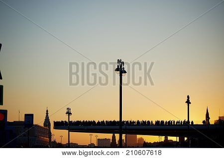 Moscow, park Zaryadye, 12 september 2017. Lots of people on the console bridge