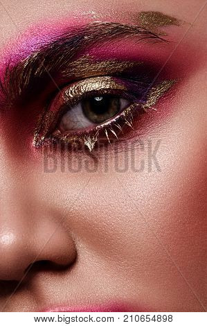 Beaity Woman with perfect Skin and pink Make-up