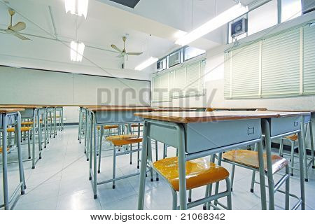 Tomma stora klassrum på skolan