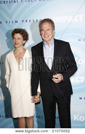BEVERLY HILLS, CA - kesäkuu 16: Annette Bening; Warren Beatty 2011 naisten elokuva Crystal + Lucy 