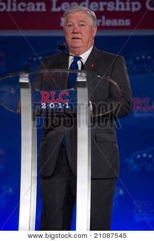นิวออร์ลีนส์ LA - 17 มิถุนายน: ผู้ว่าราชการมิสซิสซิปปี Haley Barbour อยู่ บริษัทนำพล