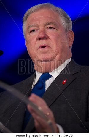นิวออร์ลีนส์ LA - 17 มิถุนายน: ผู้ว่าราชการมิสซิสซิปปี Haley Barbour อยู่ บริษัทนำพล