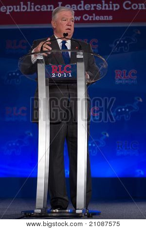 นิวออร์ลีนส์ LA - 17 มิถุนายน: ผู้ว่าราชการมิสซิสซิปปี Haley Barbour อยู่ บริษัทนำพล
